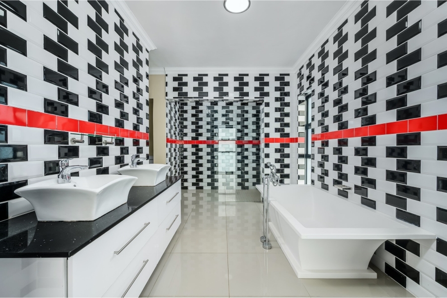 4 Bedroom Property for Sale in Blue Horizon Bay Eastern Cape